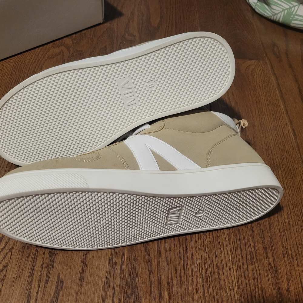 Tan High-Top Sneakers - Picture 4 of 5